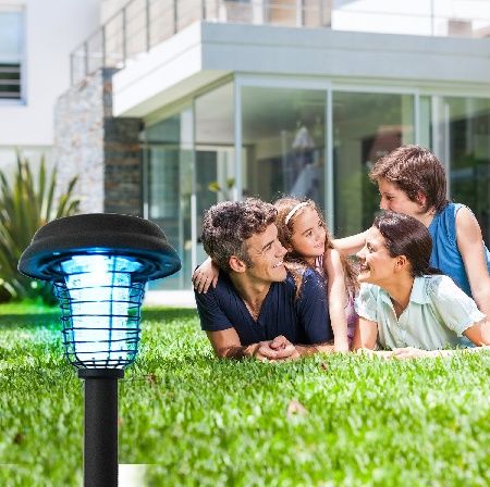 lợi ích đèn bắt muỗi năng lượng mặt trời